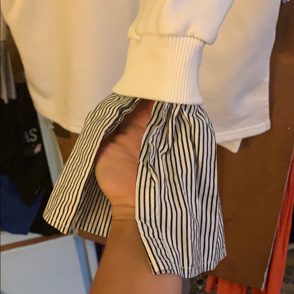 J.O.A. Los Ángeles Ruffle Cuff Sweatshirt - Picture 6 of 8